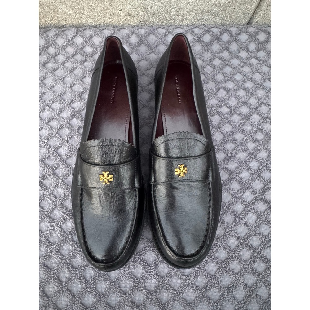 Tory Burch Black Leather Loafers with Gold Emblem Size 9